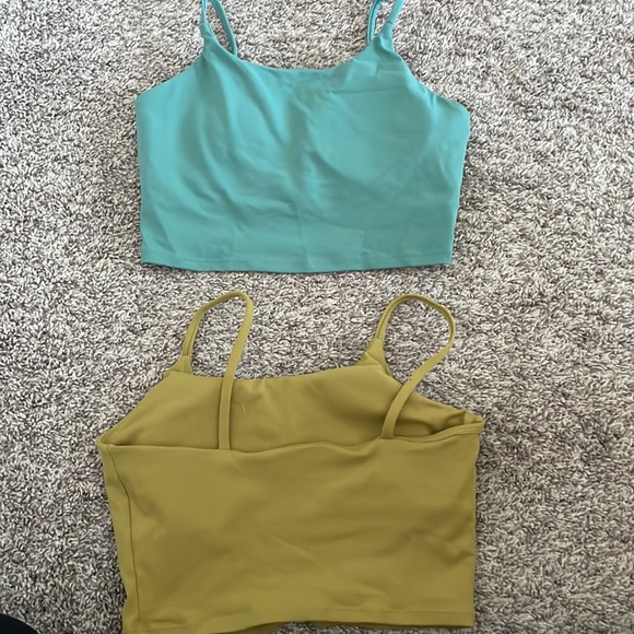 2 Crop top workout top - Picture 2 of 2